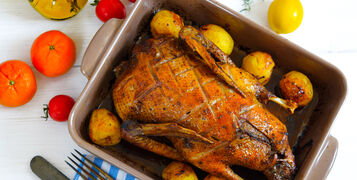 Top,Flat,View,Of,Roasted,Duck,Meat,With,Vegetables,And