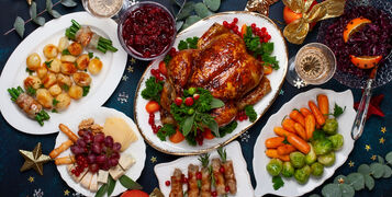 Concept,Of,Christmas,Or,New,Year,Dinner,With,Roasted,Chicken