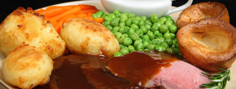 British,Roast,Beef,Dinner,With,Yorkshire,Puddings.